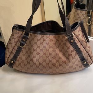 Gucci tote bag 100% authentic- practically new!